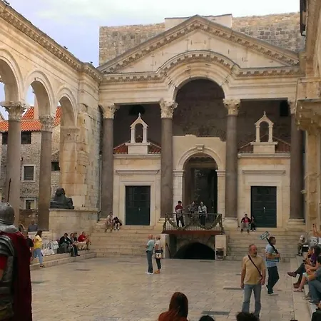 A2 - In The Very Heart Of Lejlighed Split